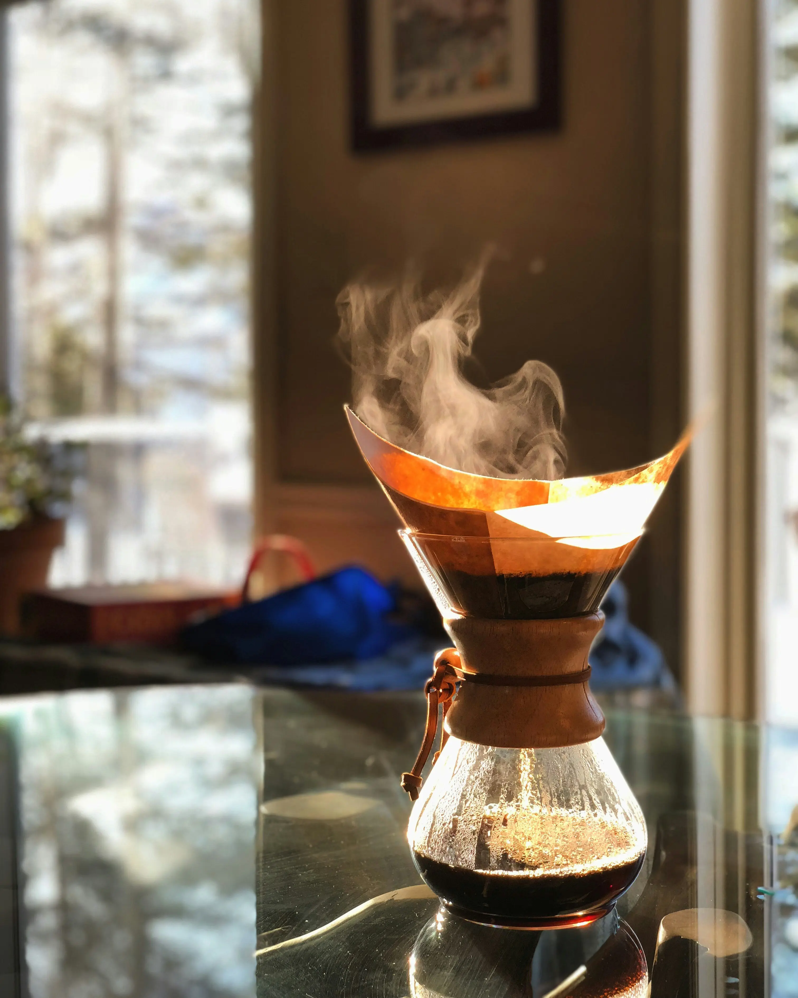 Frisch aufgebrühter Filterkaffee Schwarze Erde